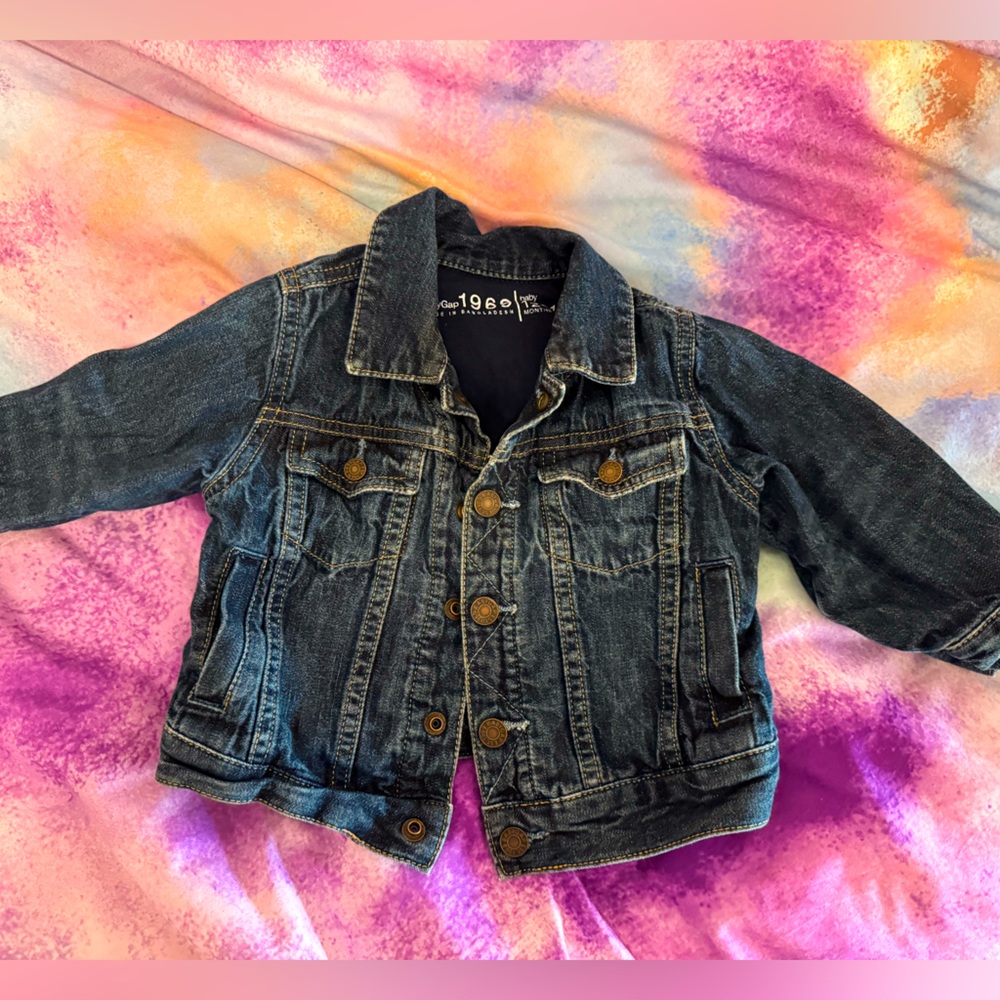 Like new baby Gap lined denim jacket size 12-18 months